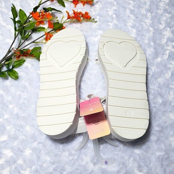 Stoney Clover Lane x Target size 6 white sandals - Picture 3 of 3